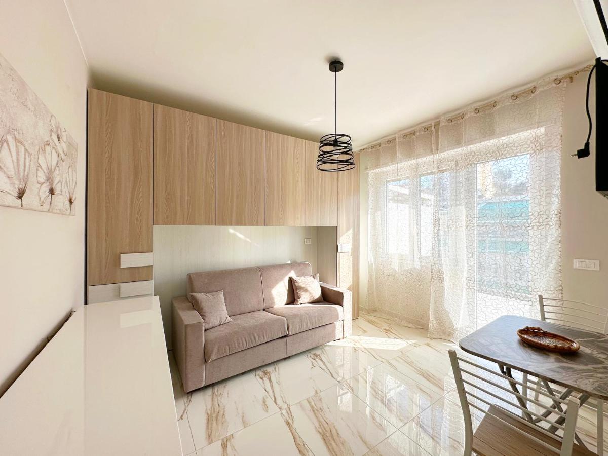 Apartamento Wh - Un Posto Al Sole - Attico Monolocale Con Parcheggio Gratuito - 5 Minuti Dal Centro - Wifi San Remo Exterior foto