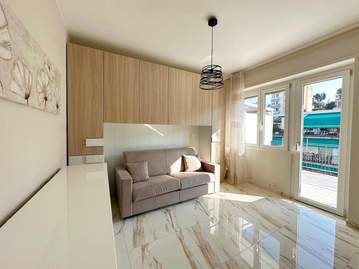 Apartamento Wh - Un Posto Al Sole - Attico Monolocale Con Parcheggio Gratuito - 5 Minuti Dal Centro - Wifi San Remo Exterior foto