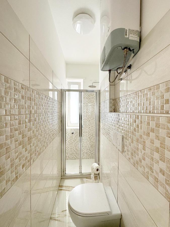 Apartamento Wh - Un Posto Al Sole - Attico Monolocale Con Parcheggio Gratuito - 5 Minuti Dal Centro - Wifi San Remo Exterior foto