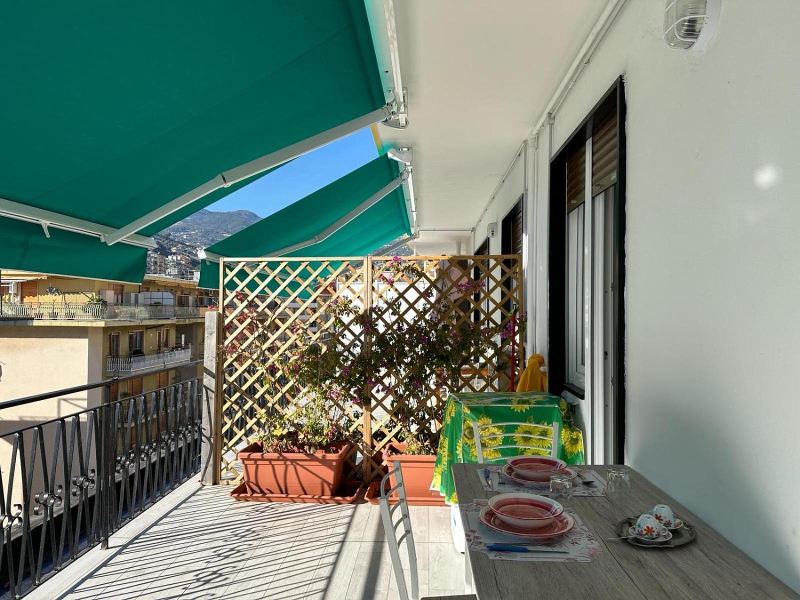 Apartamento Wh - Un Posto Al Sole - Attico Monolocale Con Parcheggio Gratuito - 5 Minuti Dal Centro - Wifi San Remo Exterior foto